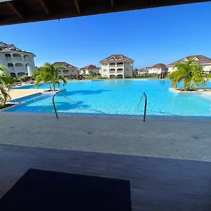 New Luxurious Retreat Near Ocho Rios Apartment